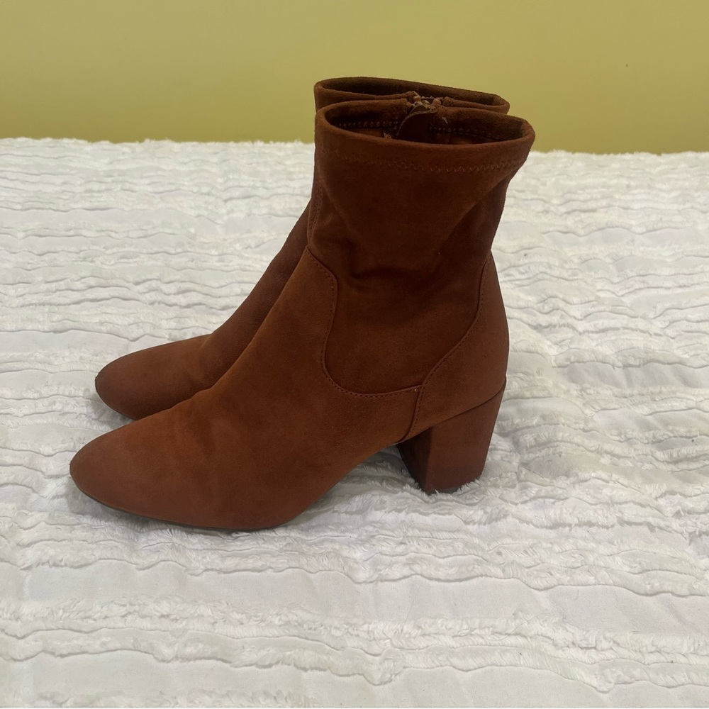 Elegant Brown Faux Suede Ankle Boots Old Navy Size 7 - Used